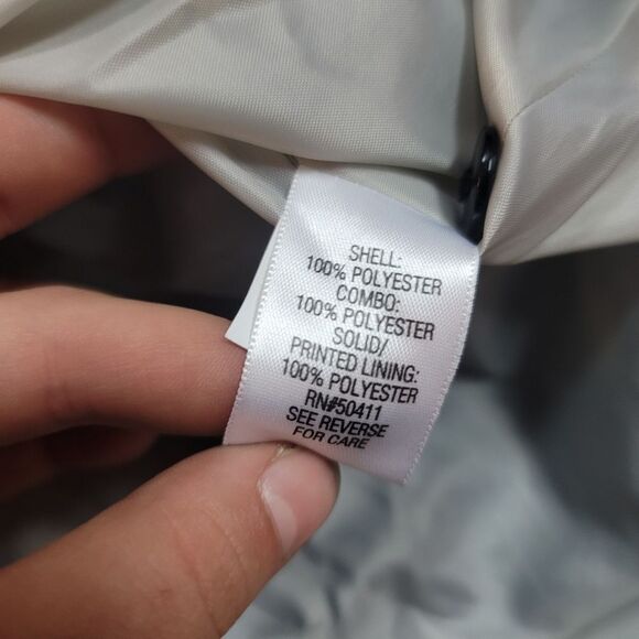 Croft & Barrow woman's large raincoat w removable hood, zipper & button closure - Picture 11 of 12